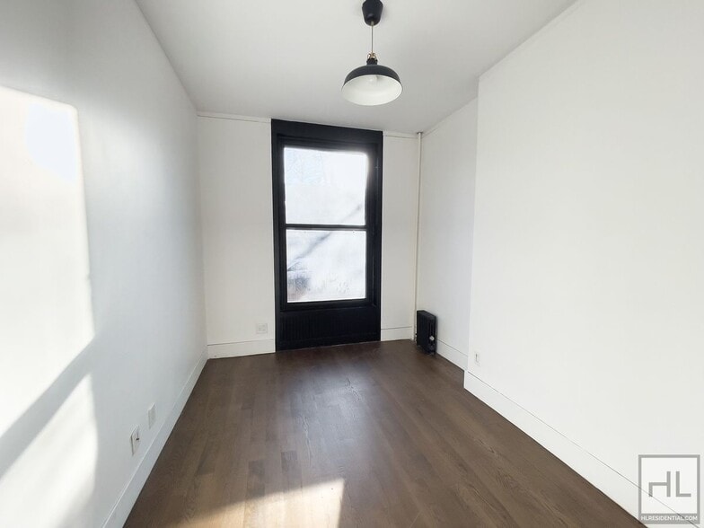 Building Photo - Carroll Gardens 3-Bed 1 Bath