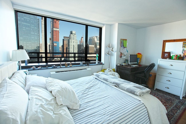 Building Photo - 30 West 60th Street