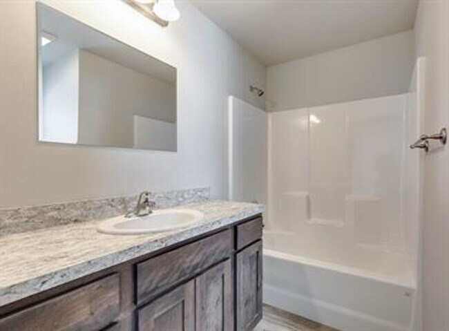 Building Photo - 1307 Westwood Cir