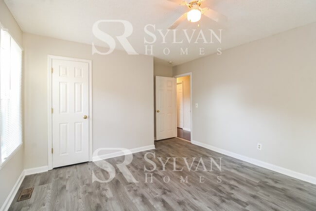 Building Photo - Where Charm Meets Comfort