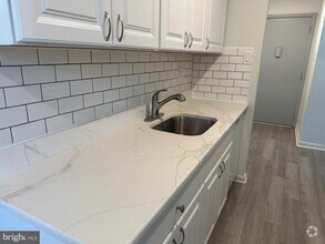 Building Photo - 502 West Ave