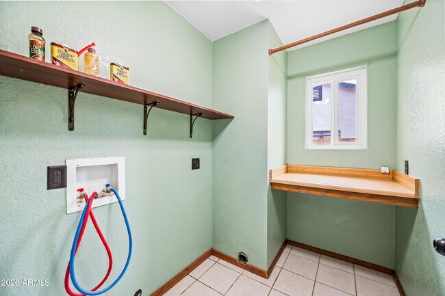 Building Photo - 610 N Rosemont Cir