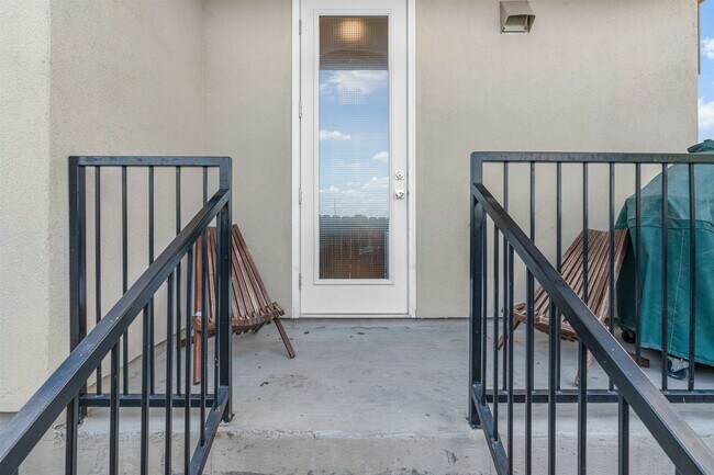 Building Photo - 409 Deer Path Lp