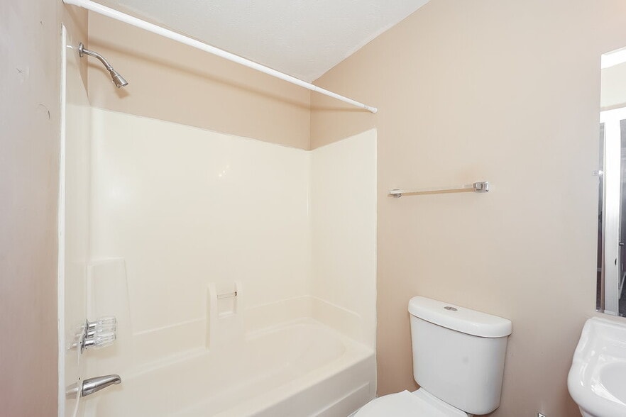 Building Photo - 8194 Canyon Forge Dr