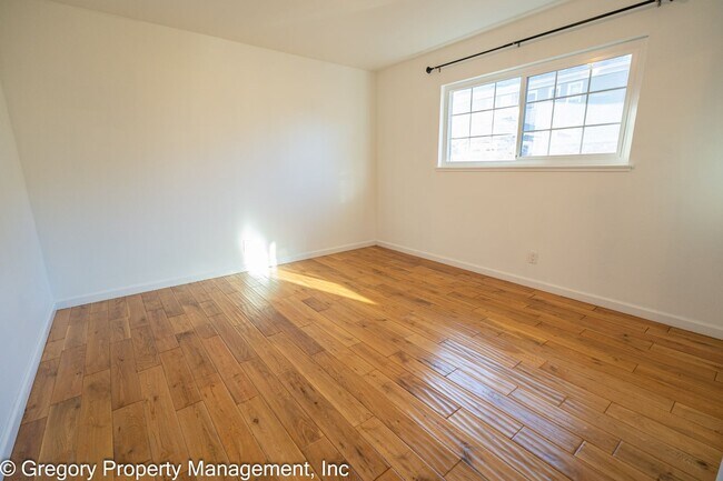 Building Photo - 2211 Pacific Ave