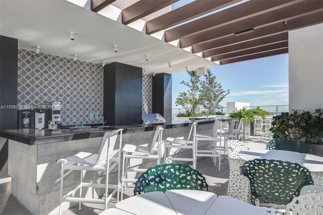 Building Photo - 1010 Brickell Ave