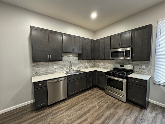 Kitchen - 206 S 16th St