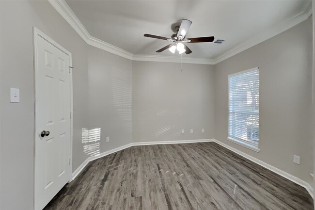 Building Photo - 1114 Woodley Bend