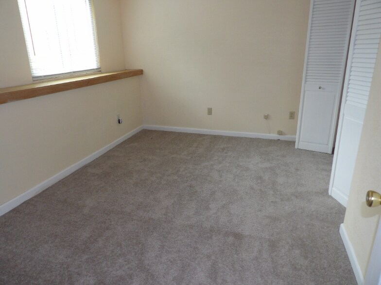 Building Photo - 3830 Gingham Way