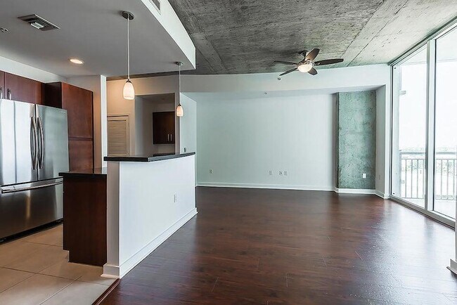 Building Photo - 300 S Australian Ave