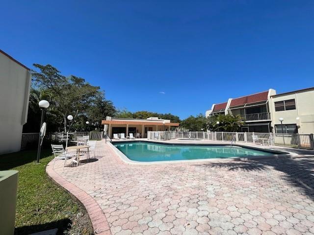 Building Photo - 301 N Pine Island Rd