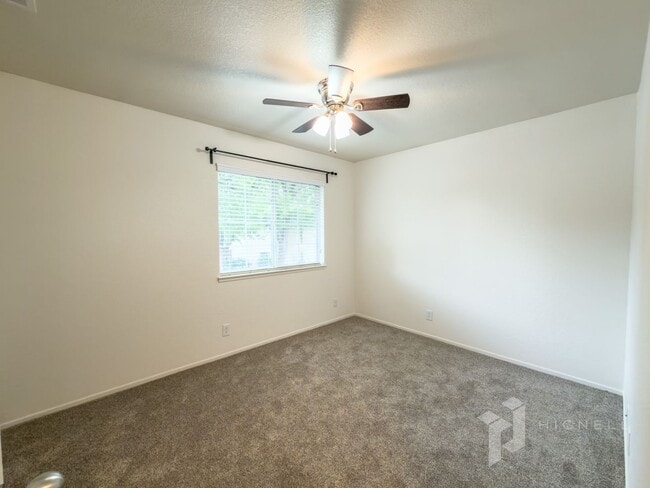 Building Photo - 3 Bedroom Condo, Gated Community in Chico