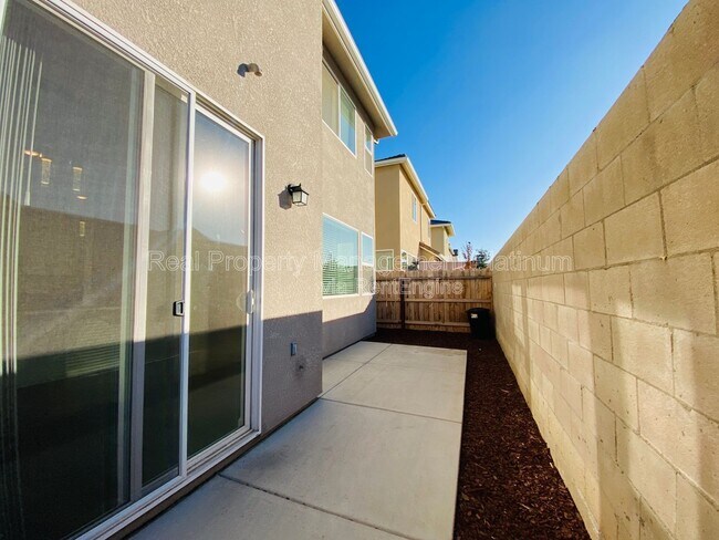 Building Photo - 730 N Bliss Ln