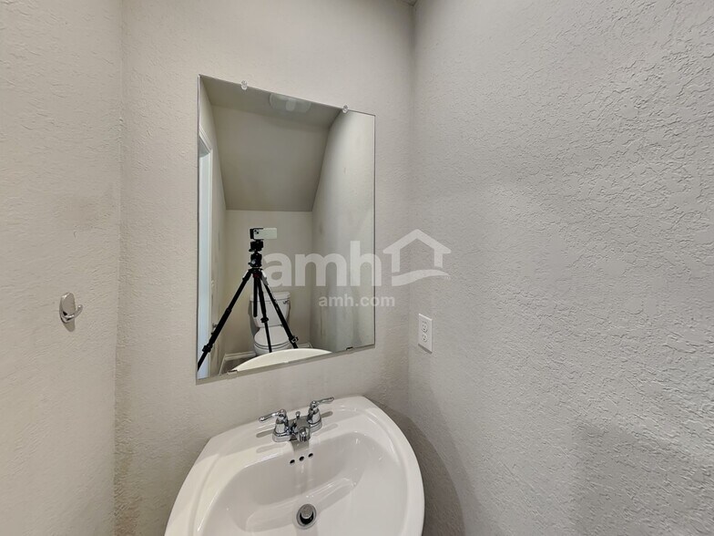 Building Photo - 7330 Rosada Way