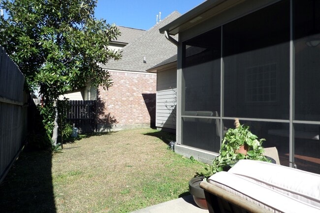 Building Photo - Location and upgrades! 3BR/2BA dbl garage, tons of storage, no carpet!