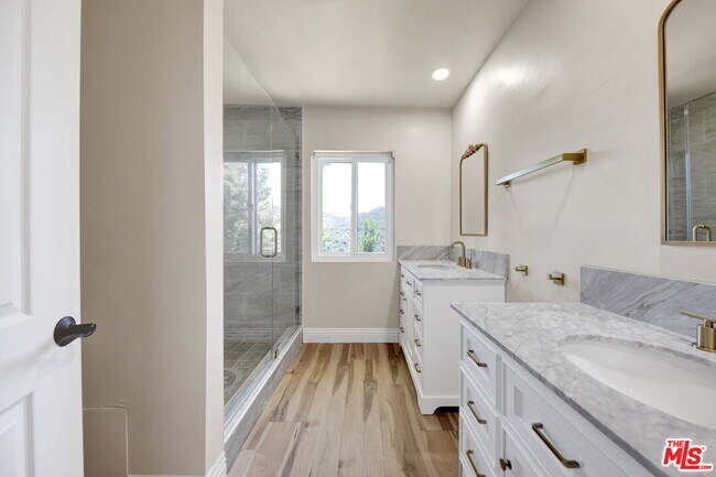 Building Photo - 16608 Park Ln Cir