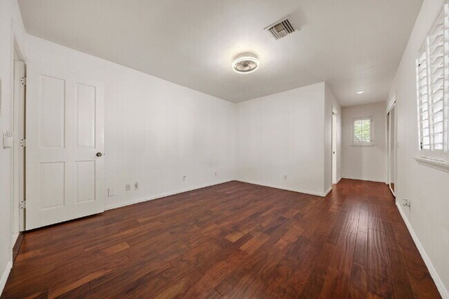 Building Photo - 18714 Bernardo Trails Dr