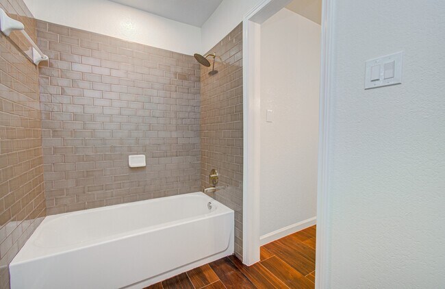 Building Photo - 6930 S Oak Bend Dr