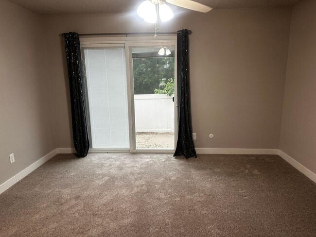 Building Photo - Stunning 3 bedroom AVAILABLE NOW!