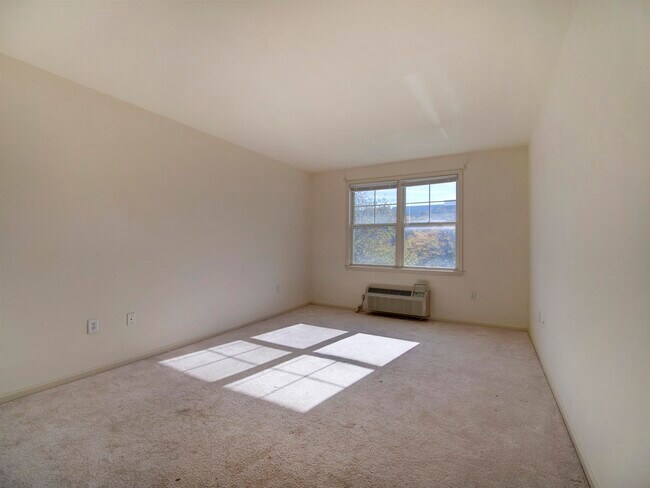 Building Photo - 15 Freedom Way