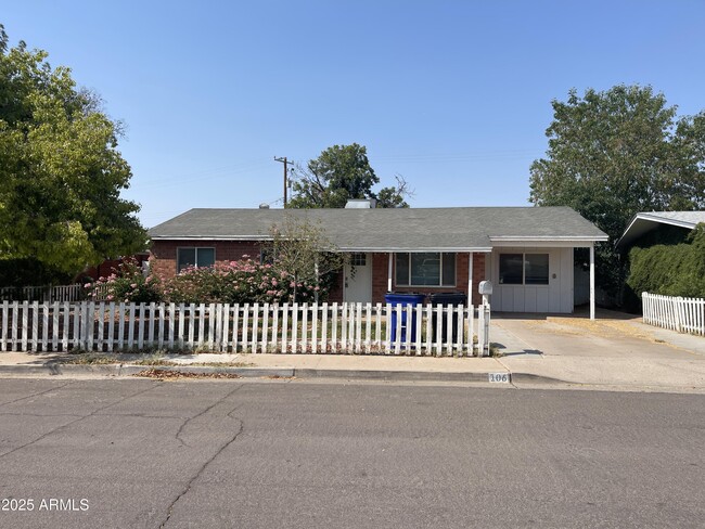 Primary Photo - 106 E Linda Ln