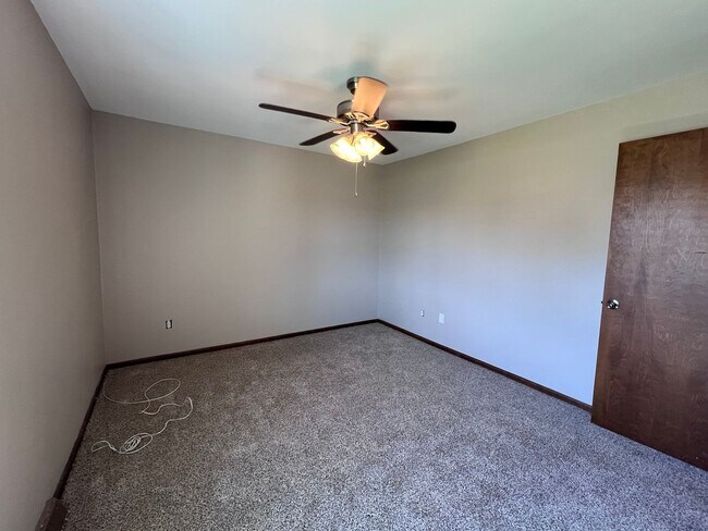 Building Photo - Updated Two Bedroom Duplex in Jenison!