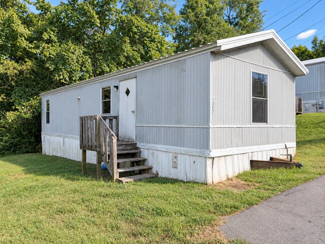 Building Photo - 207 Rainey St
