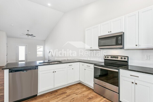 Building Photo - 1867-1867 S Hickory Creek Ct