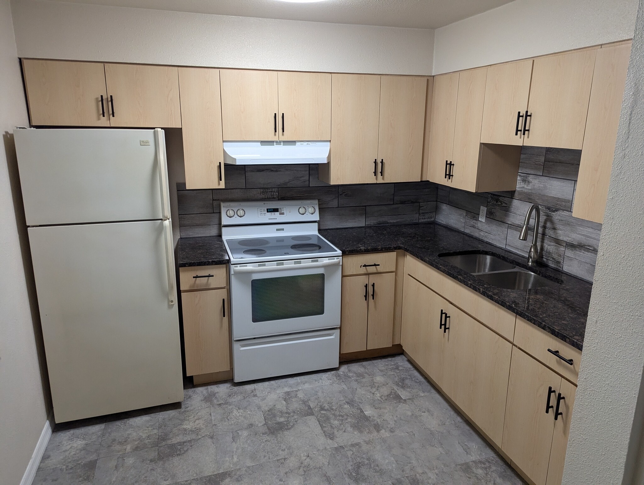 Building Photo - 4512 E 10th Ave