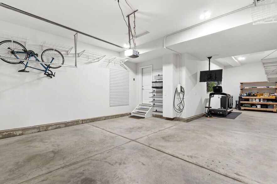 Building Photo - 10850 Matta Dr