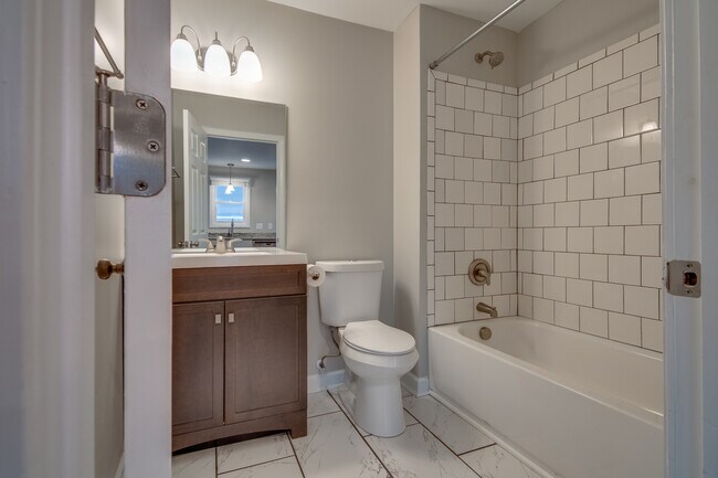 Building Photo - 517 Walnut St