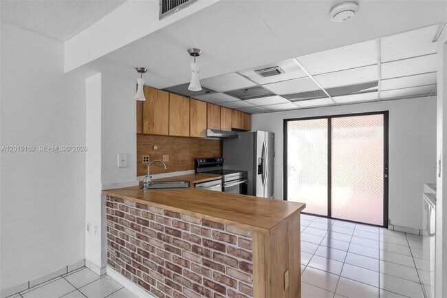Building Photo - 1811 SW 107th Ave