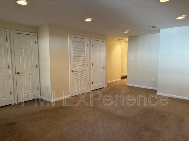 Building Photo - 12914 Woods View St