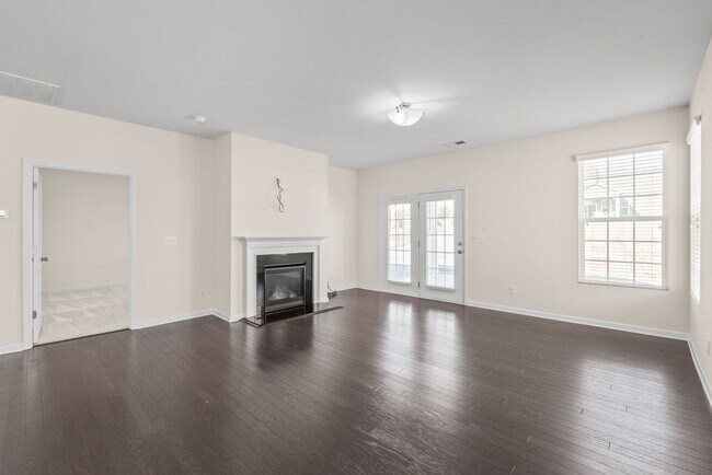 Building Photo - 3 Bedroom Home in Belmont!