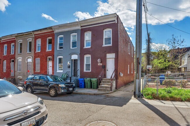 Building Photo - Two Bedroom Rental for Immediate Move In West Baltimore