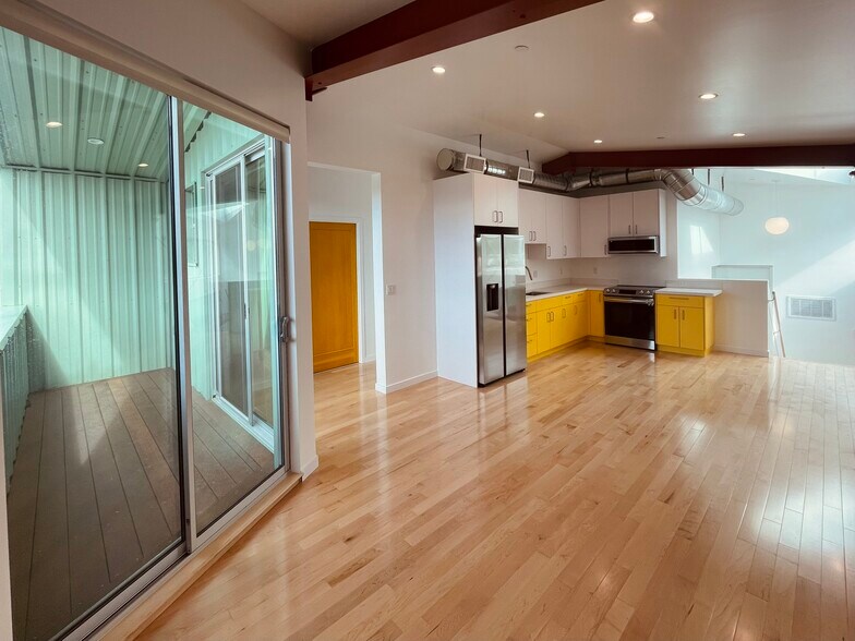 Primary Photo - 6539 West Blvd