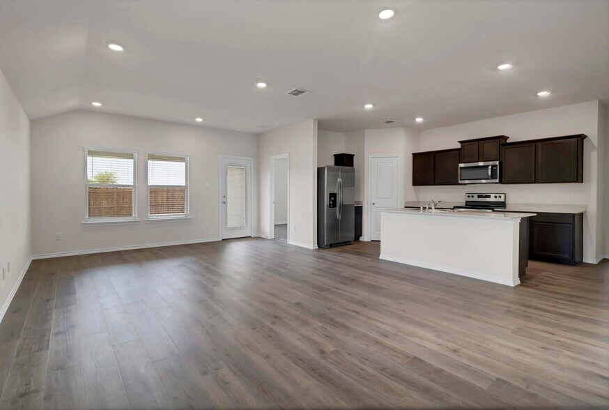 Building Photo - 3428 Sweetwater Way