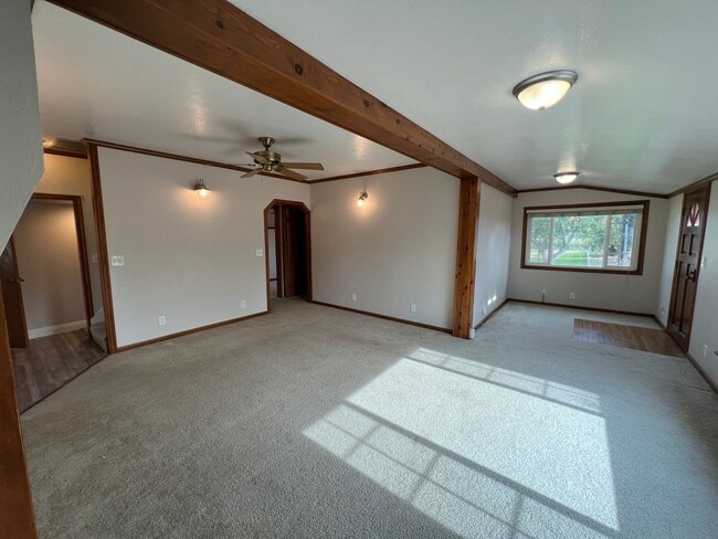Building Photo - Nostalgic 3-bedroom Farmhouse in Hughson!