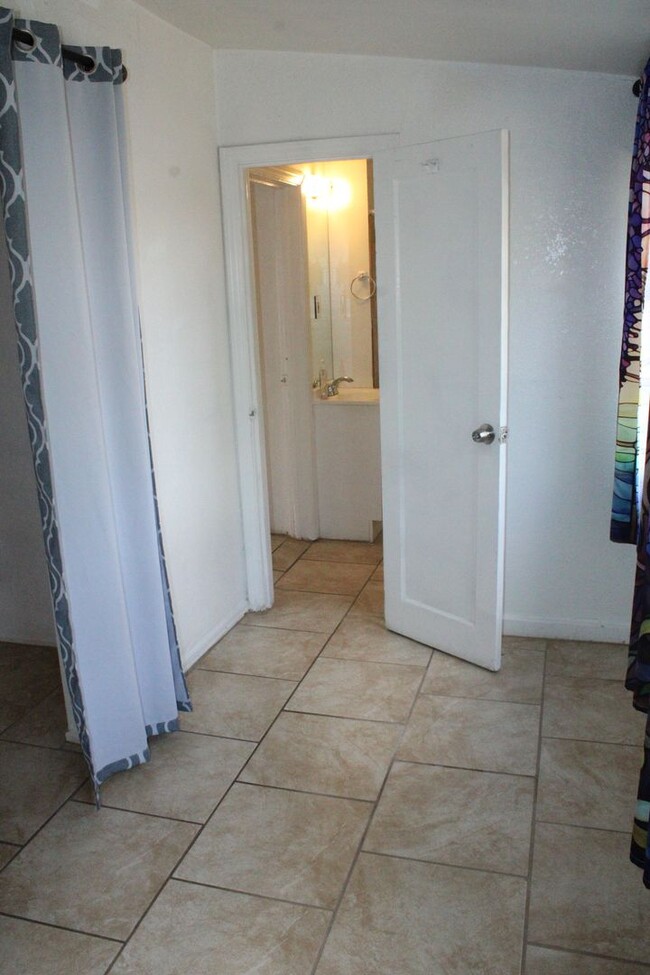 Building Photo - 1 Bedroom, 1 Bathroom House in Antioch wit...