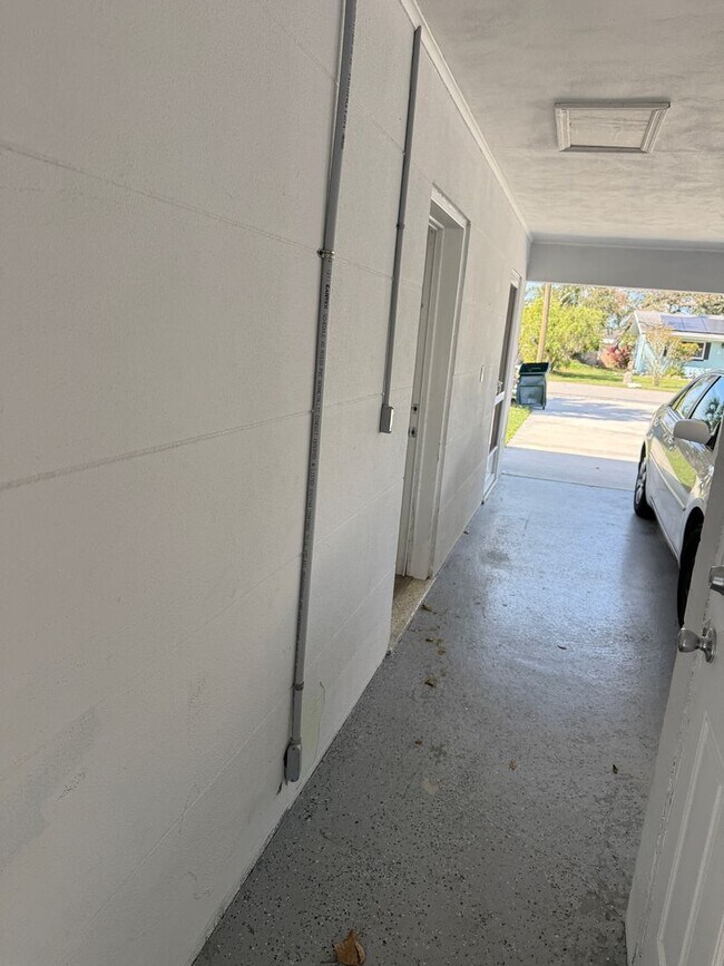 Building Photo - 2 Bedroom 1 Bath Home with Den/Office