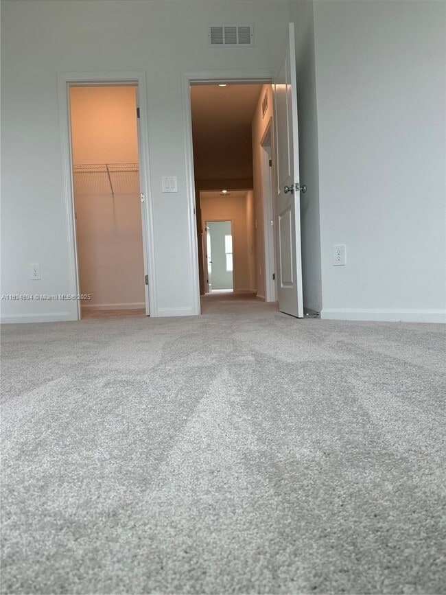 Building Photo - 512 Hart Ln