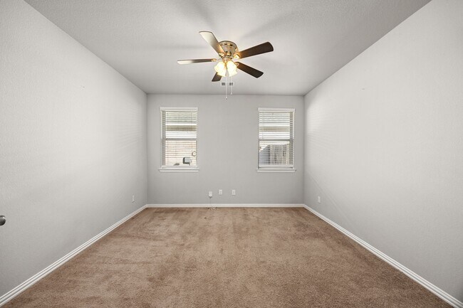 Building Photo - 8315 Divot Trce