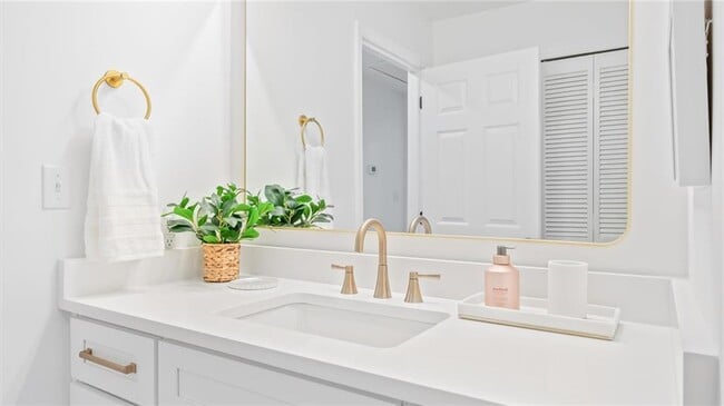 Building Photo - 512 S Harbour Oaks Dr