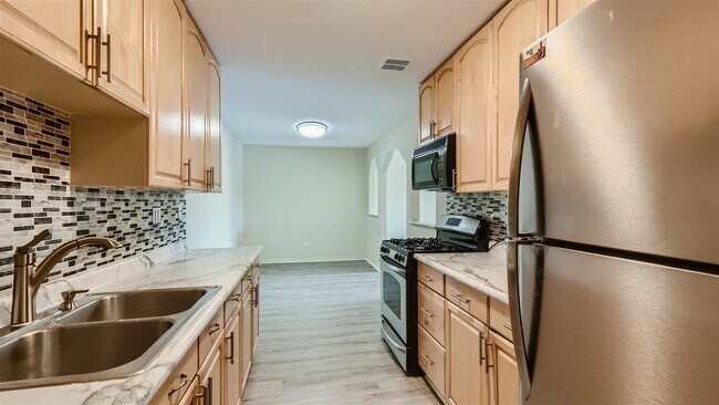 Building Photo - 8936 N Parkside Ave