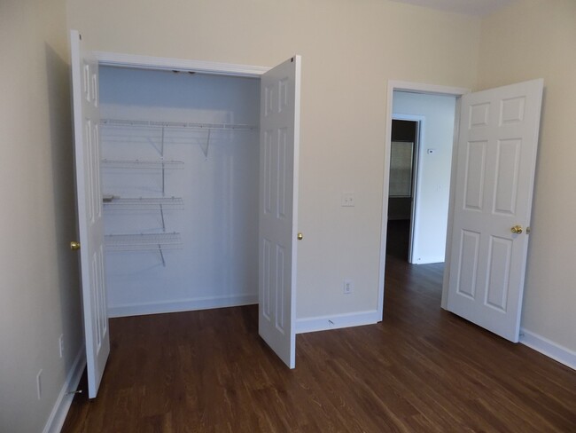 Building Photo - 2 Bedroom, 2 Bath Townhome on Southside Sa...