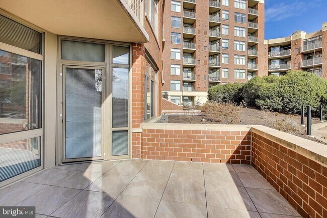 Building Photo - 3650 S Glebe Rd