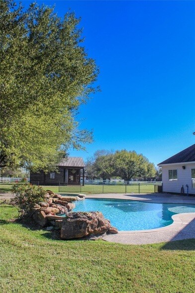 Building Photo - 19907 Stone Lake Cir