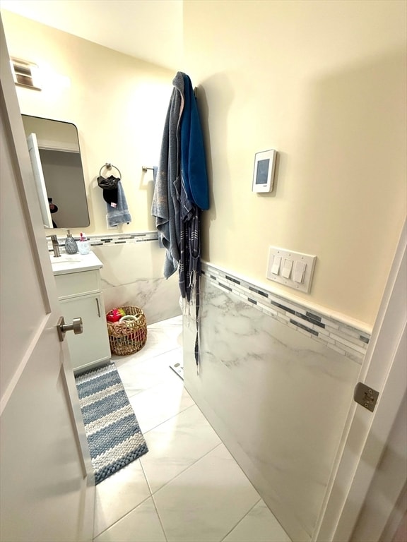 Building Photo - 552 E 5th St