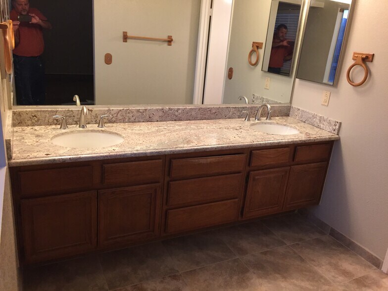 Building Photo - 253 E Avenue R2