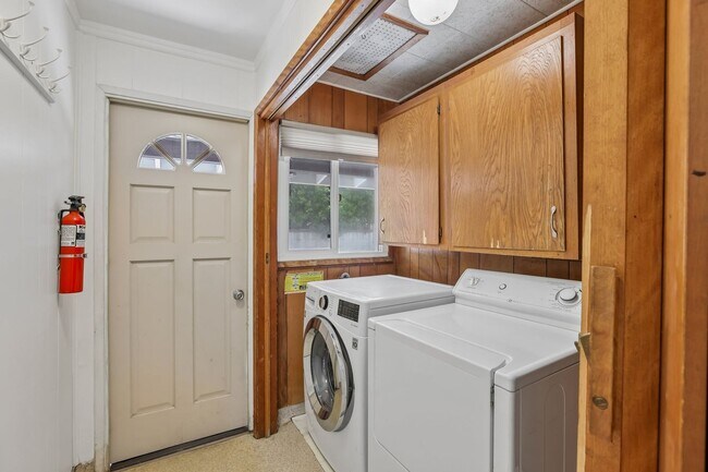 Building Photo - 3Bd/2ba Home w/parking in Santa Monica